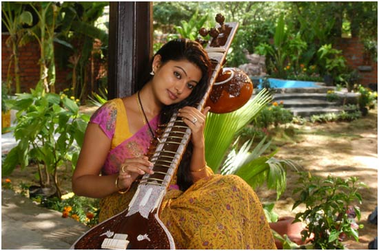 Tholi Kodi Koosindhi Lyrics - Cast and Crew
